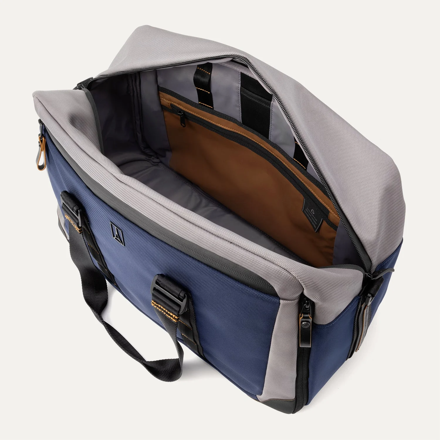 Travelpro® Altitude™ Double Expansion Duffel (32 x 49 x 23 cm) - Image 23
