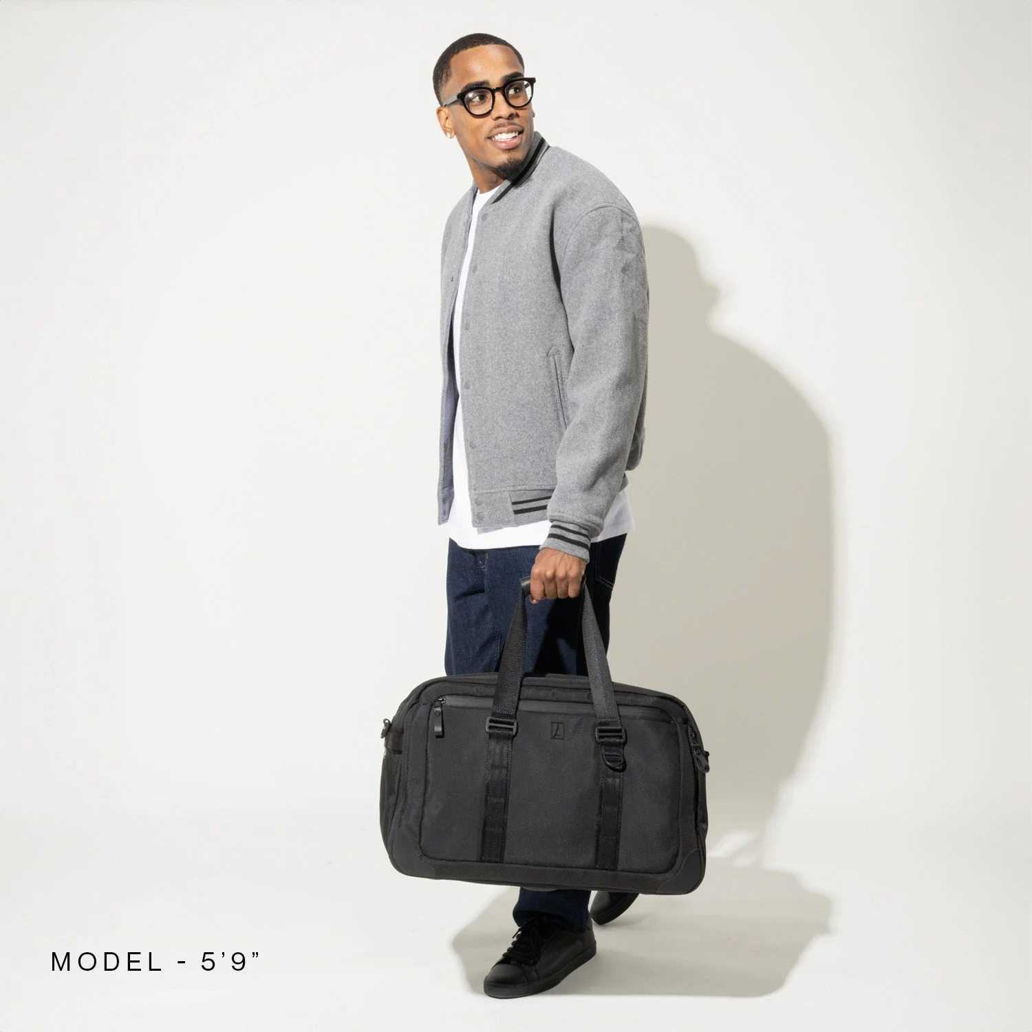 Travelpro® Altitude™ Double Expansion Duffel (32 x 49 x 23 cm) - Image 24