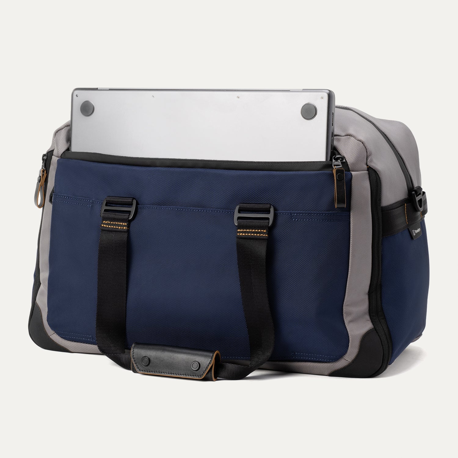 Travelpro® Altitude™ Double Expansion Duffel (32 x 49 x 23 cm) - Image 25