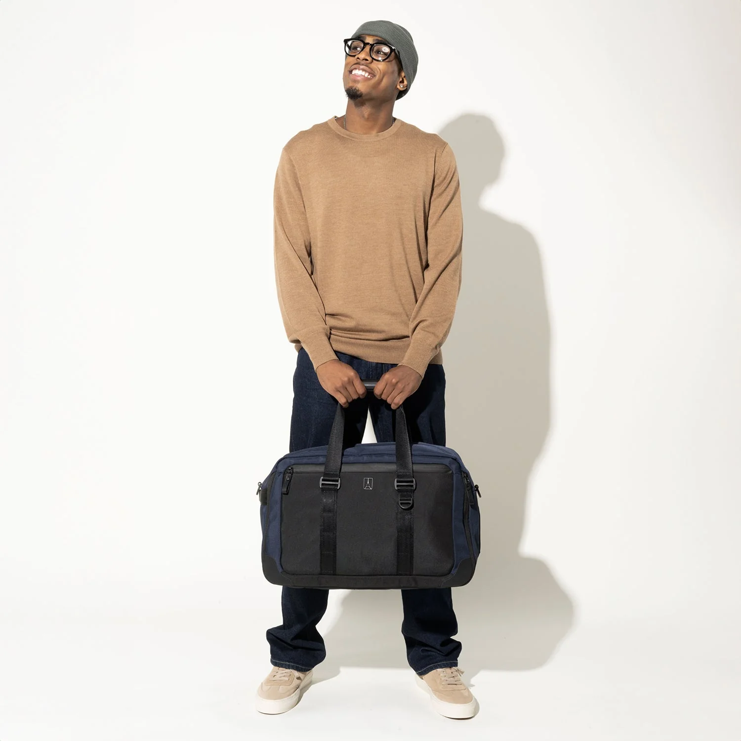 Travelpro® Altitude™ Double Expansion Duffel (32 x 49 x 23 cm) - Image 49