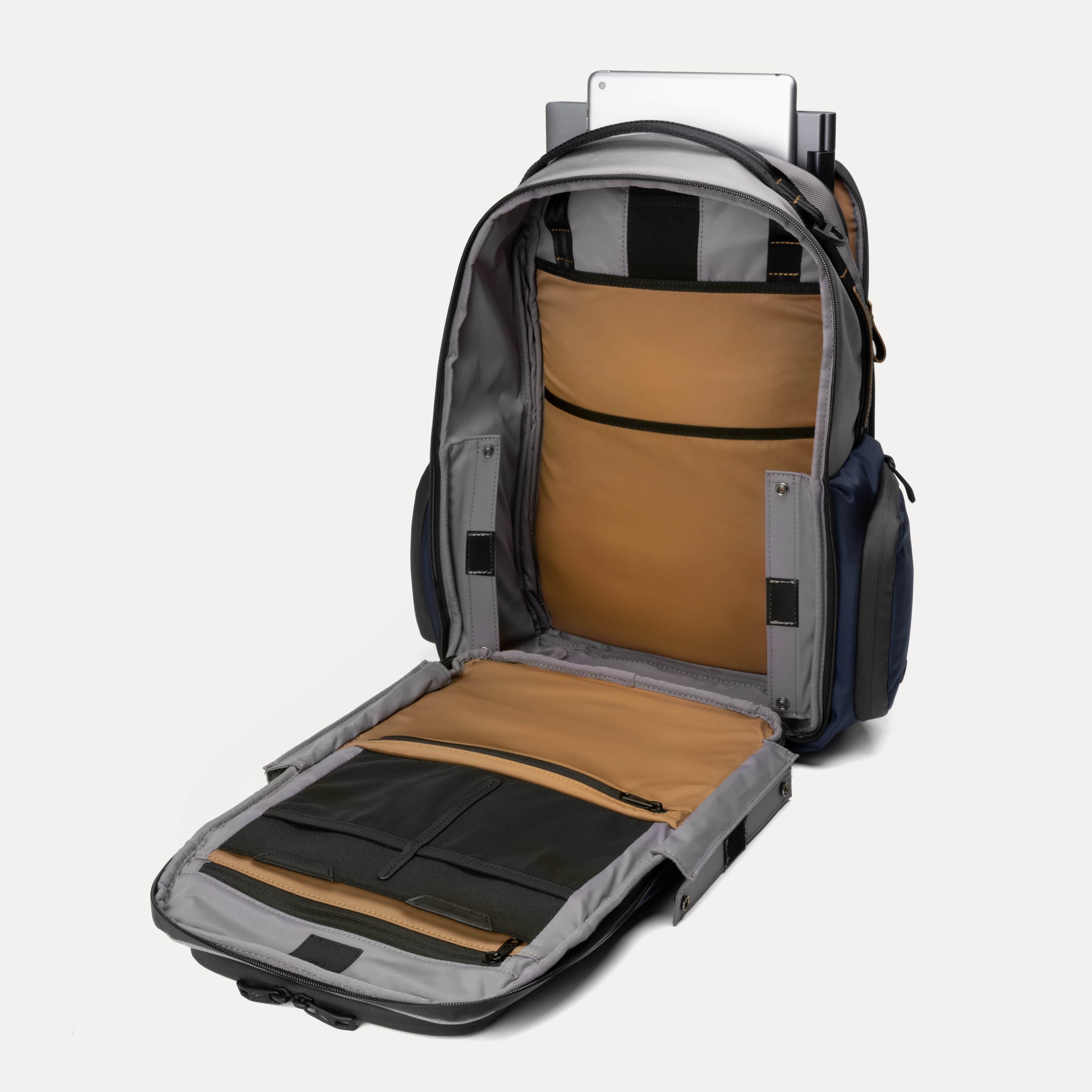 Travelpro® Altitude™ Large Expandable Laptop Backpack 30-36L (46 x 38 x 24 cm) - Image 20