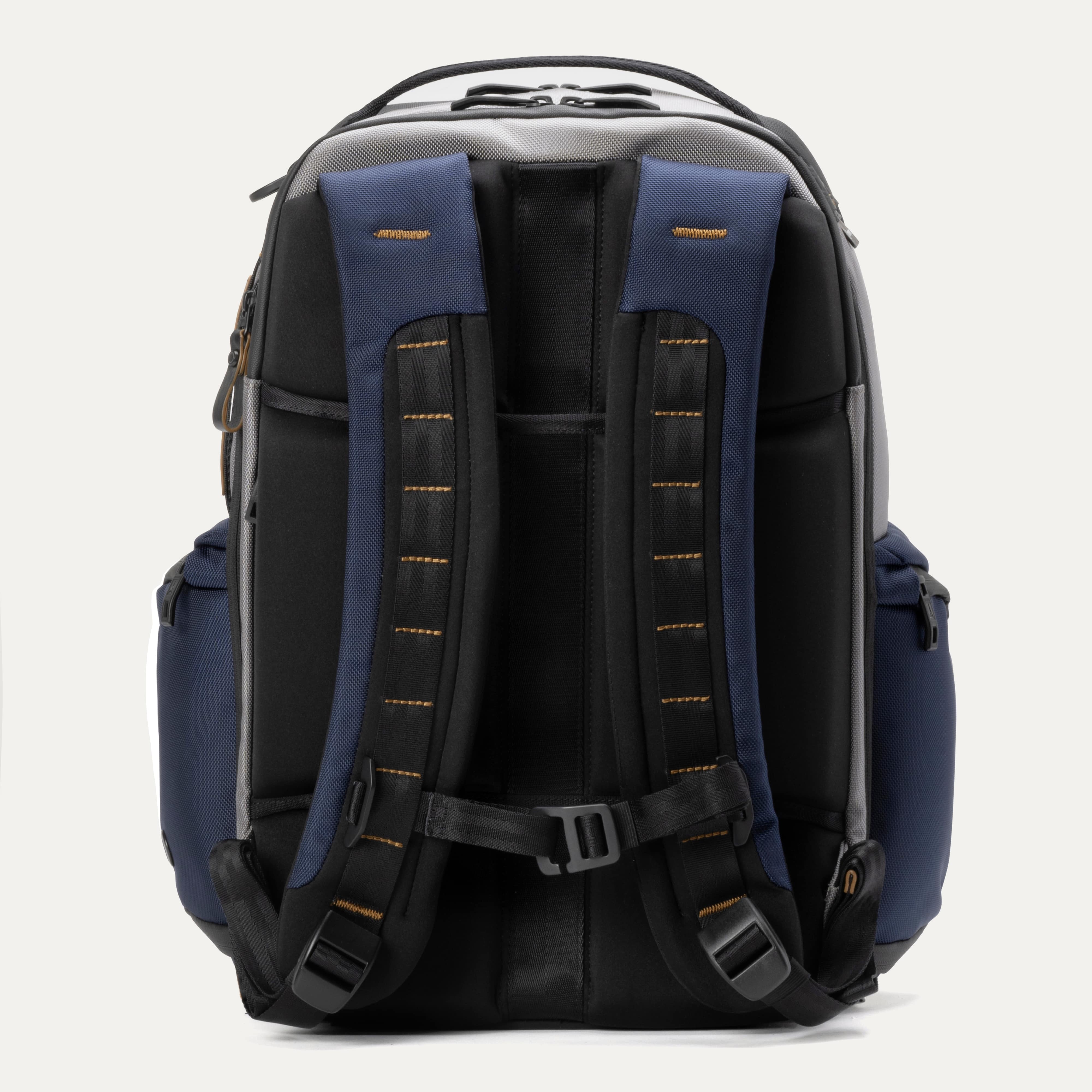 Travelpro® Altitude™ Large Expandable Laptop Backpack 30-36L (46 x 38 x 24 cm) - Image 24