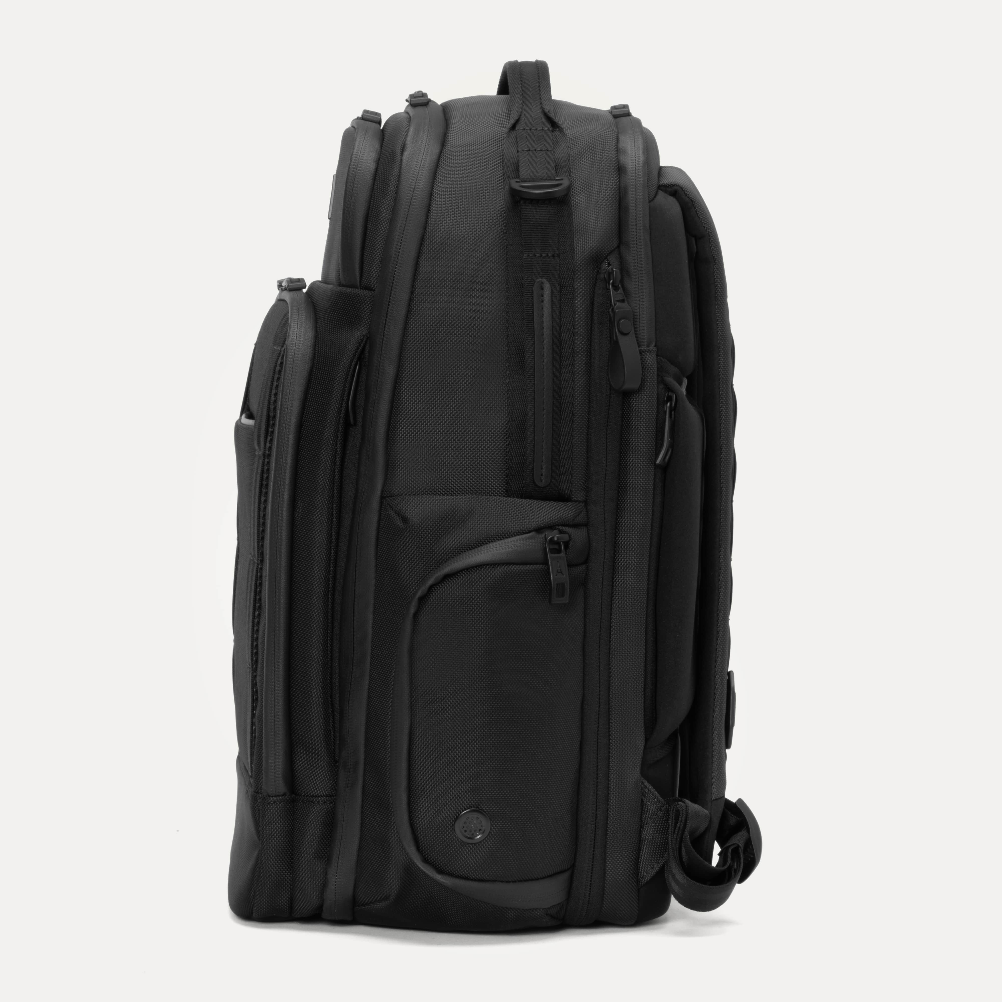 Travelpro® Altitude™ Large Expandable Laptop Backpack 30-36L (46 x 38 x 24 cm) - Image 5