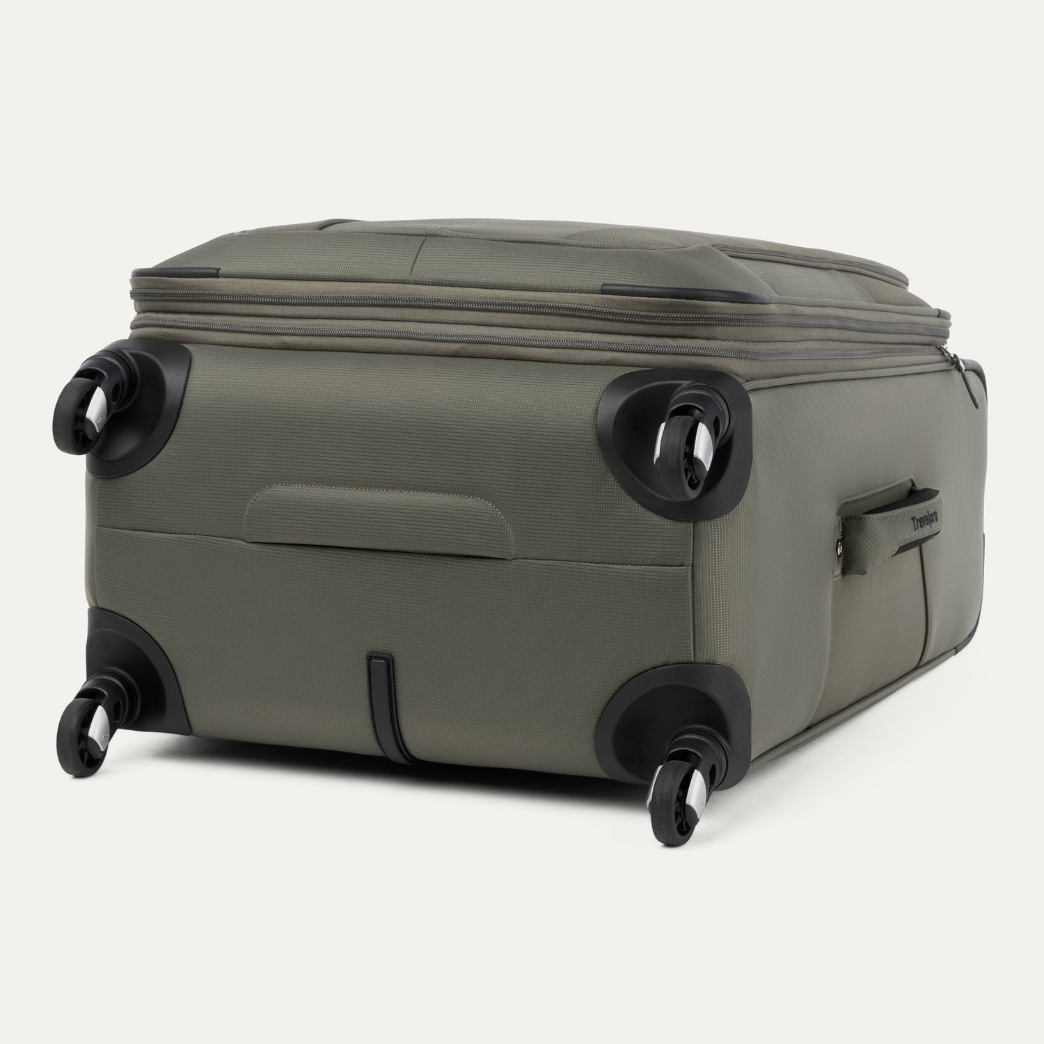 Maxlite® 5 Medium Expandable Soft Shell Spinner 69cm (69 x 47 x 29 cm) - Image 40