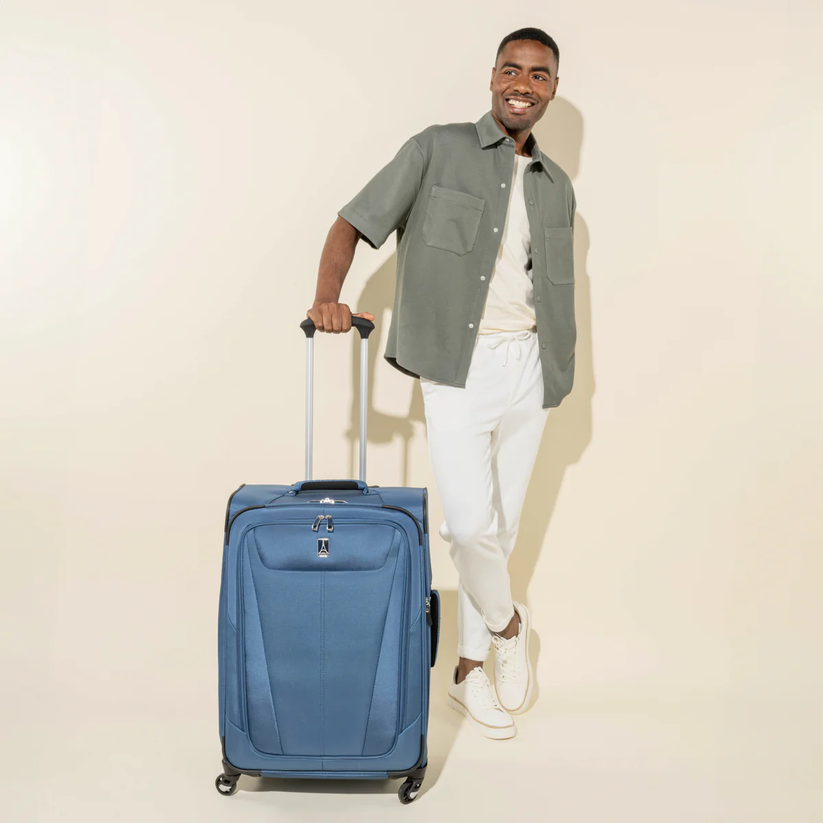 Maxlite® 5 Medium Expandable Soft Shell Spinner 69cm (69 x 47 x 29 cm) - Image 46
