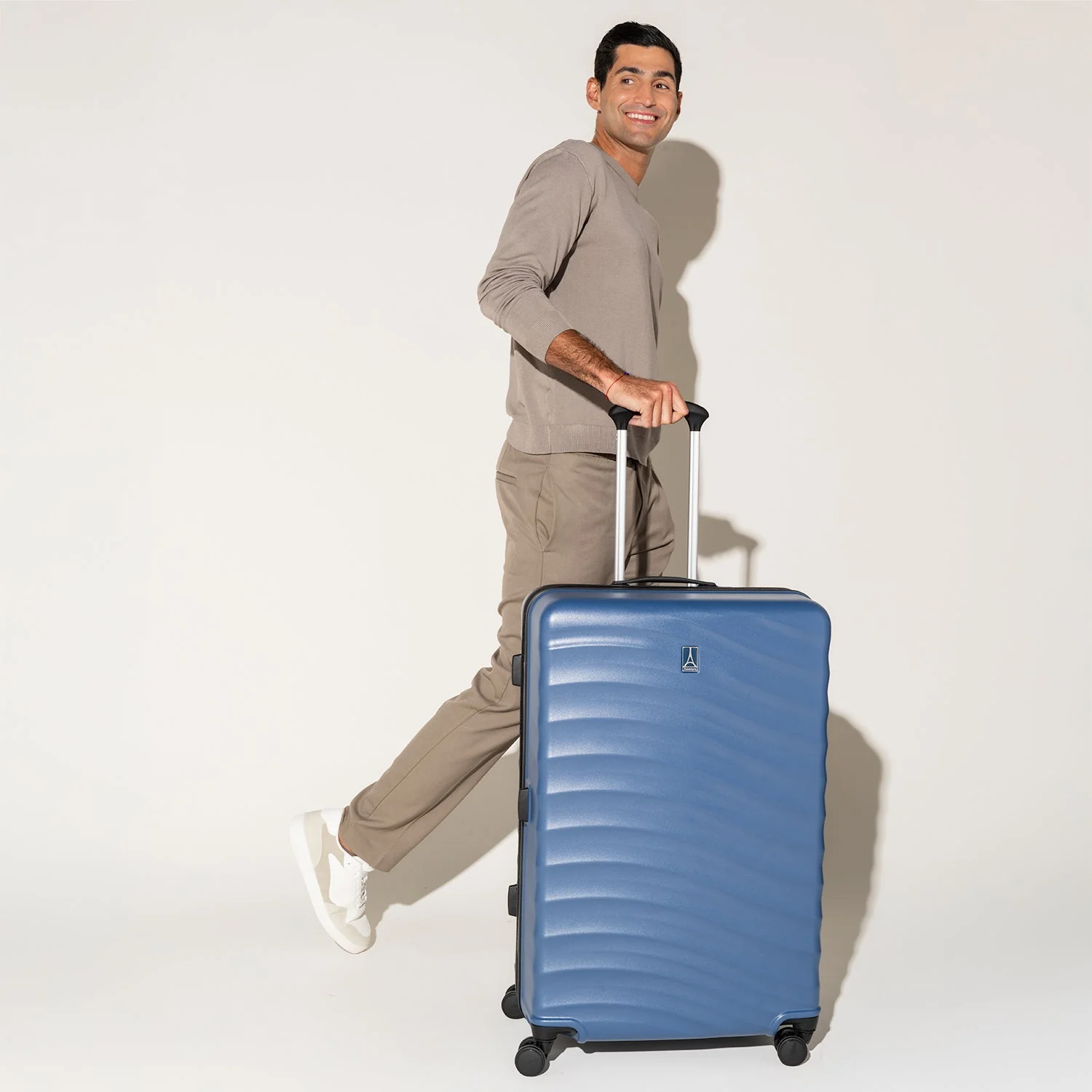 Maxlite® Air V2 Large Check-In Hard Shell Spinner (78 x 49 x 30 cm) - Image 13