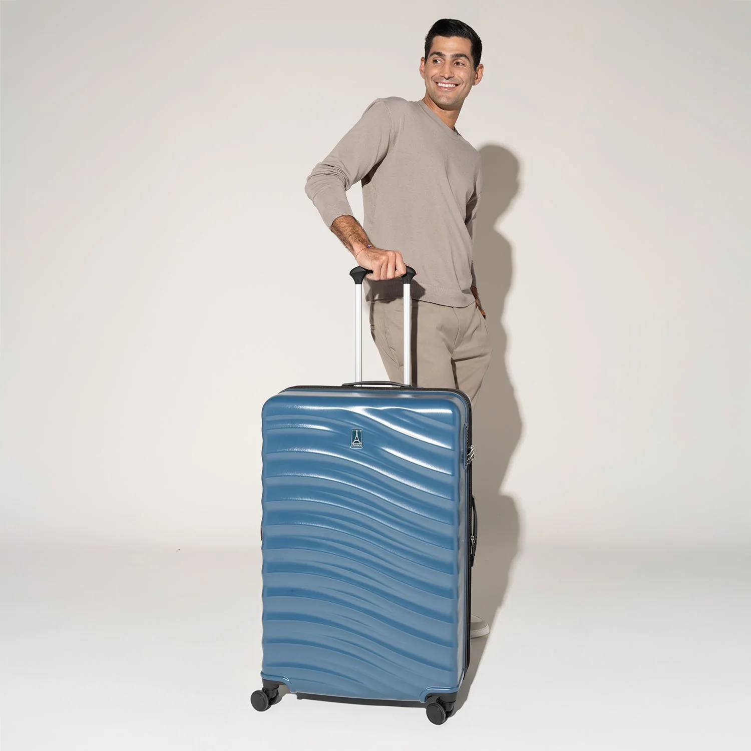 Maxlite® Air V2 Large Check-In Hard Shell Spinner (78 x 49 x 30 cm) - Image 49