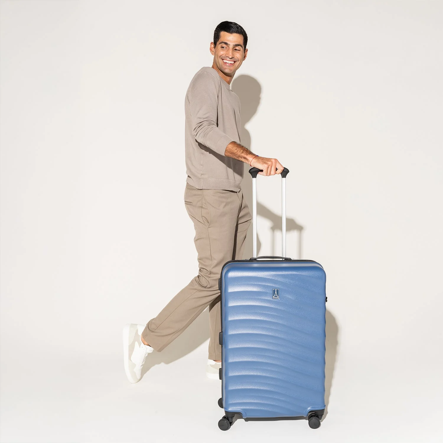 Maxlite® Air V2 Medium Check-In Hard Shell Spinner 70cm (70 x 44 x 28 cm) - Image 31