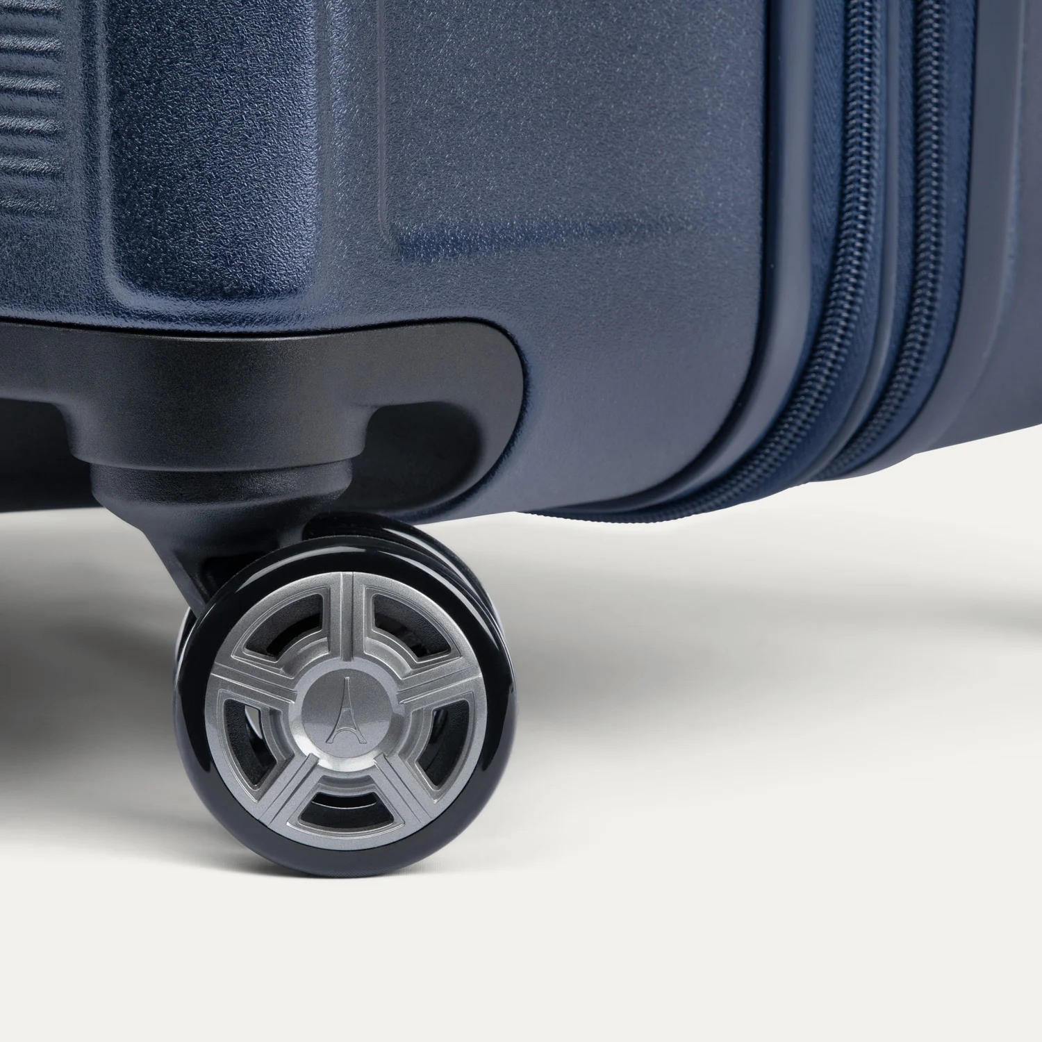 Platinum® Elite Large Expandable Hard Shell Spinner (76 x 46 x 34cm) - Image 15