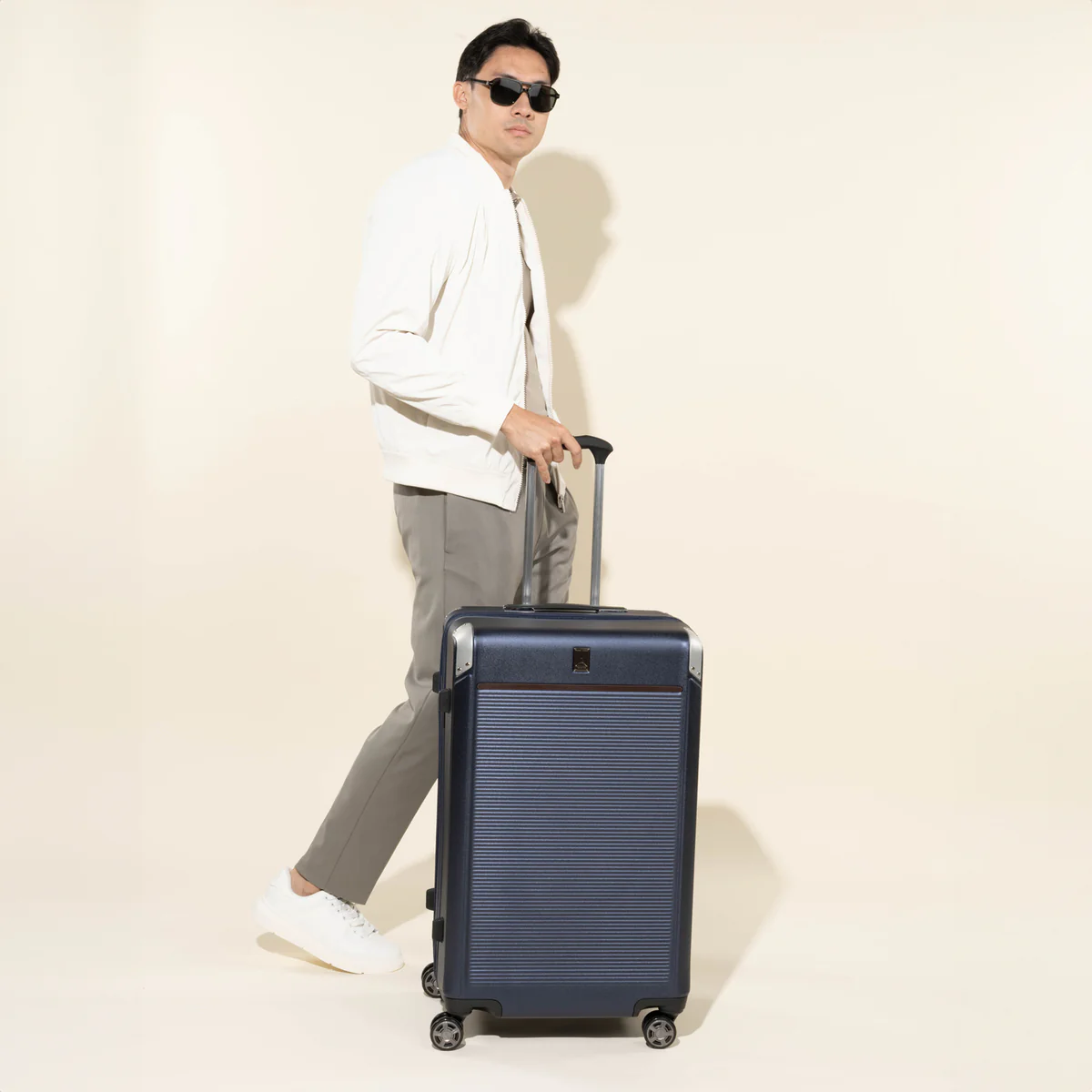 Platinum® Elite Large Expandable Hard Shell Spinner (76 x 46 x 34cm) - Image 24