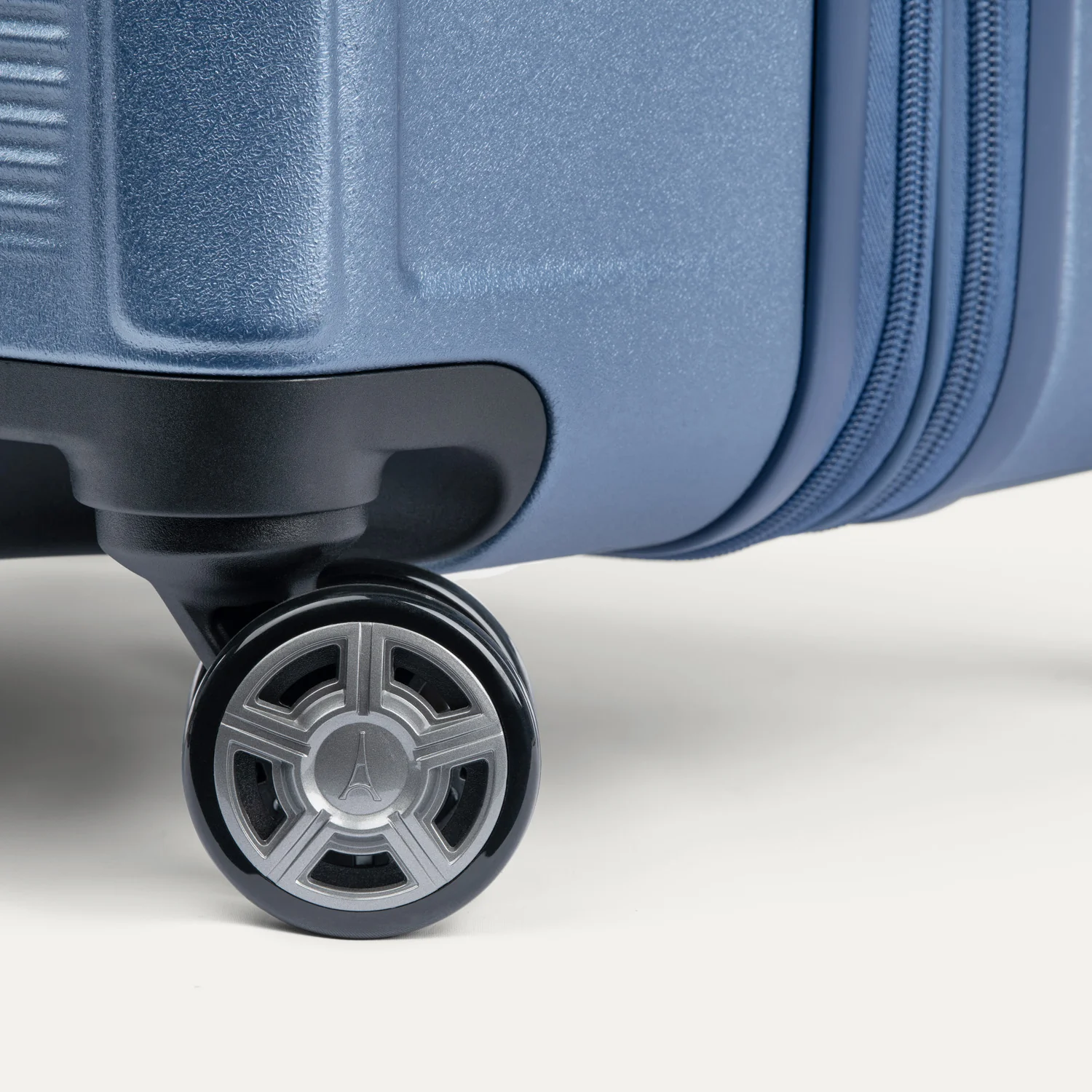 Platinum® Elite Medium Expandable Hard Shell Spinner (69 x 46 x 33cm) - Image 20