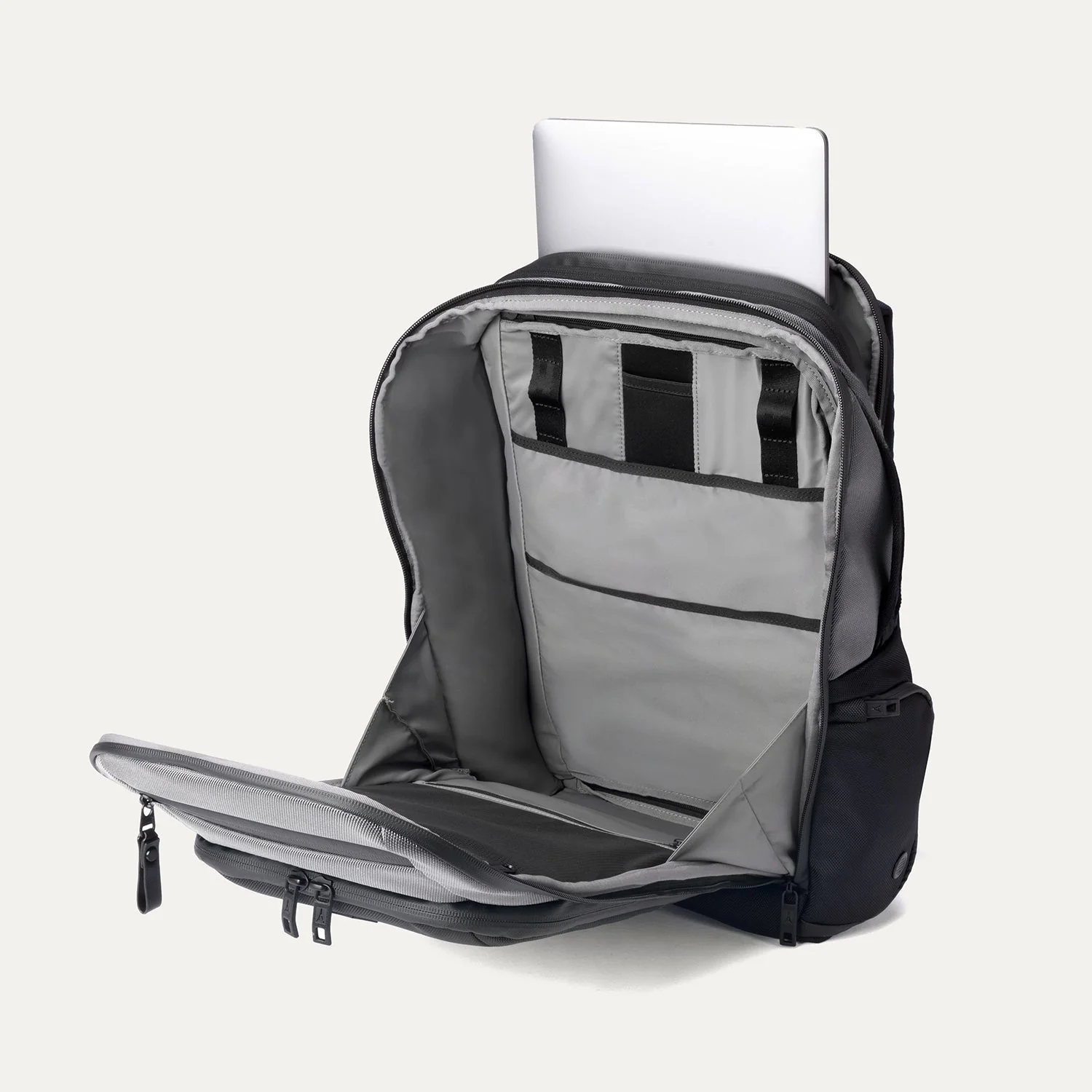 Travelpro® Altitude™ All-Purpose Full Expansion Laptop Backpack 24-34L (47 x 36 x 20 cm) - Image 11