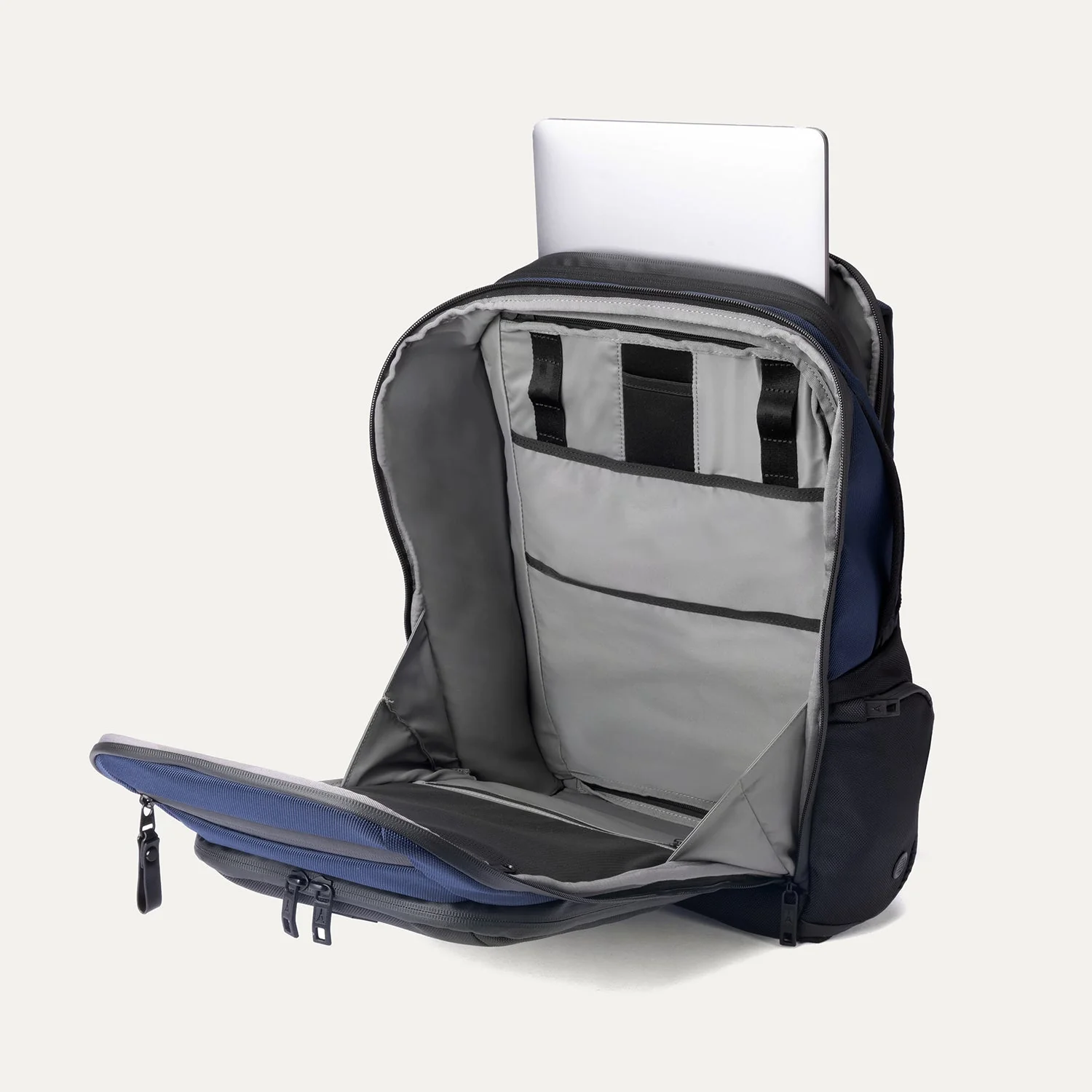 Travelpro® Altitude™ All-Purpose Full Expansion Laptop Backpack 24-34L (47 x 36 x 20 cm) - Image 20
