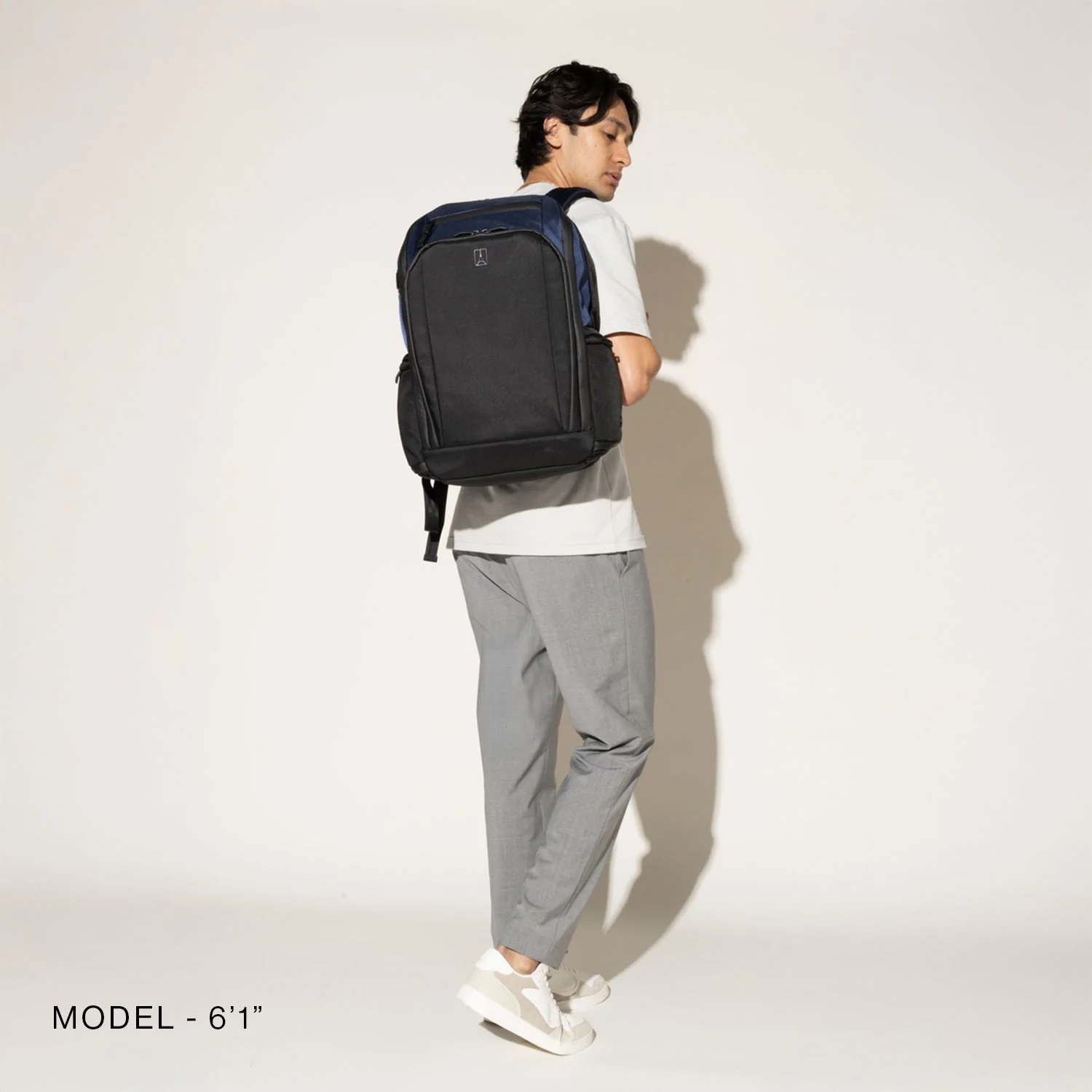 Travelpro® Altitude™ All-Purpose Full Expansion Laptop Backpack 24-34L (47 x 36 x 20 cm) - Image 22