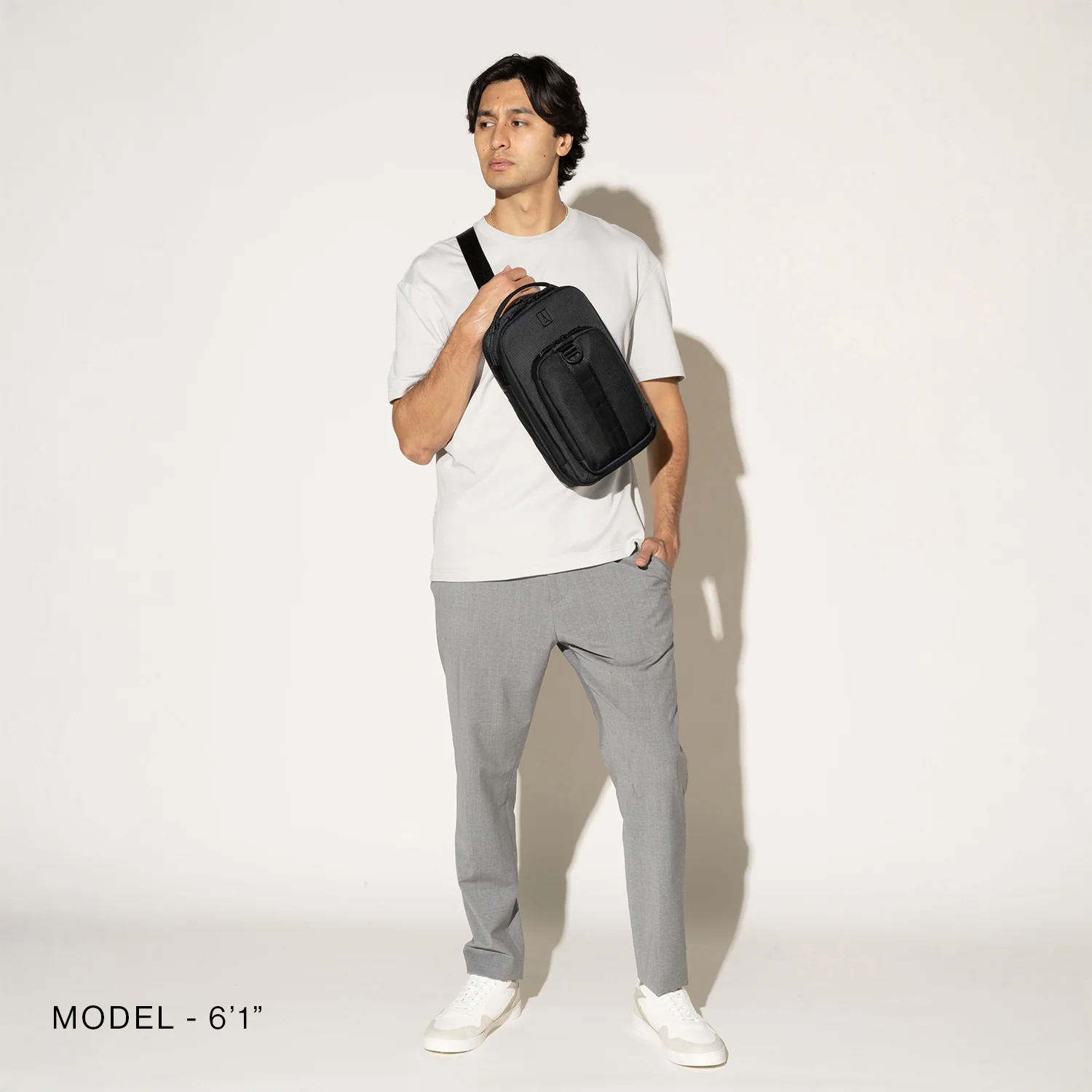 Travelpro® Altitude™ Crossbody 6L (33 x 19 x 12 cm.) - Image 4