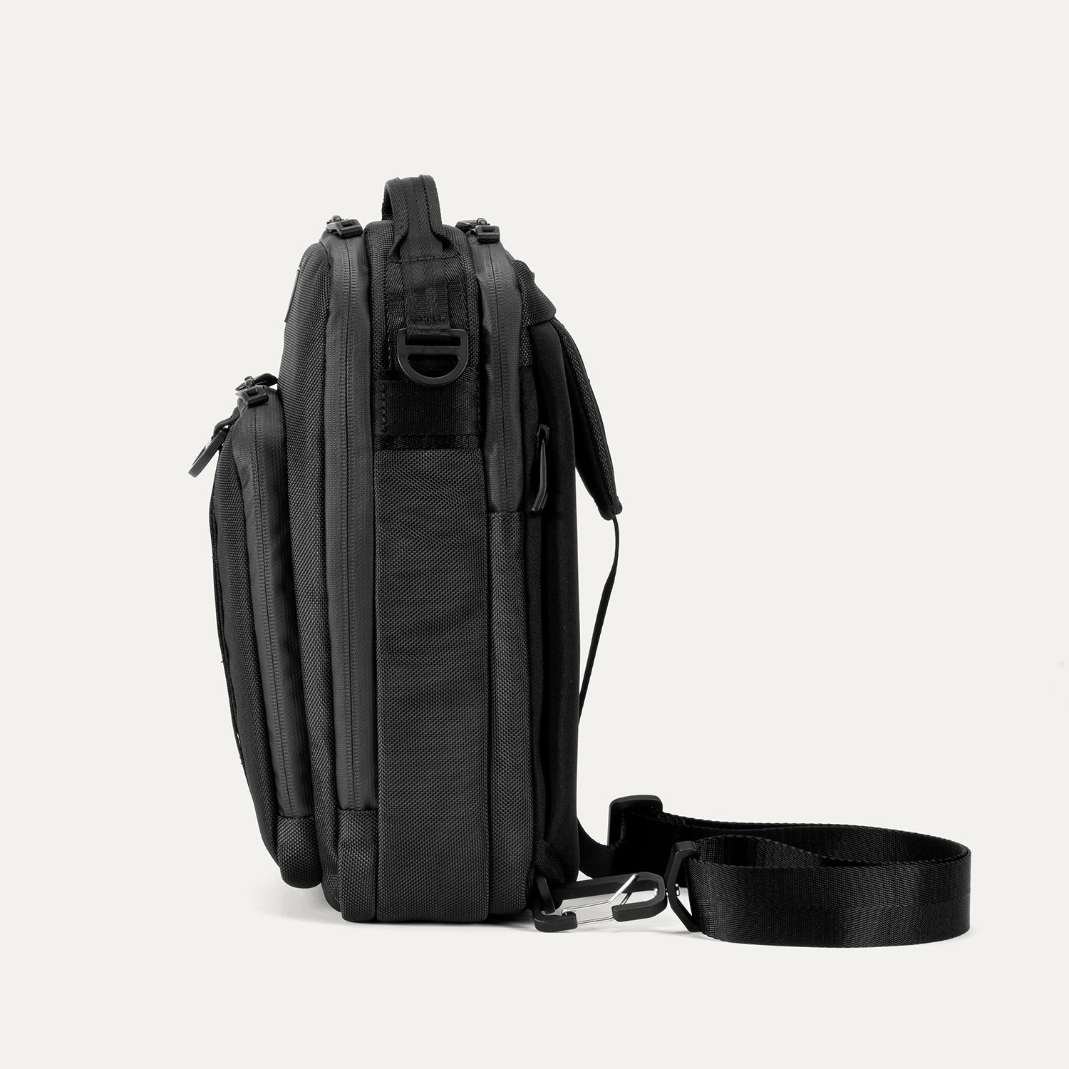 Travelpro® Altitude™ Crossbody 6L (33 x 19 x 12 cm.) - Image 6