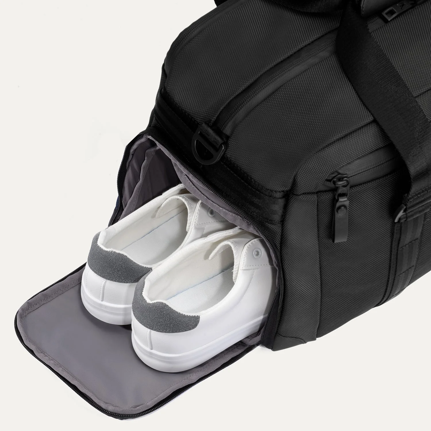 Travelpro® Altitude™ Day-to-Day Duffel (28 x 43 x 20 cm) - Image 11