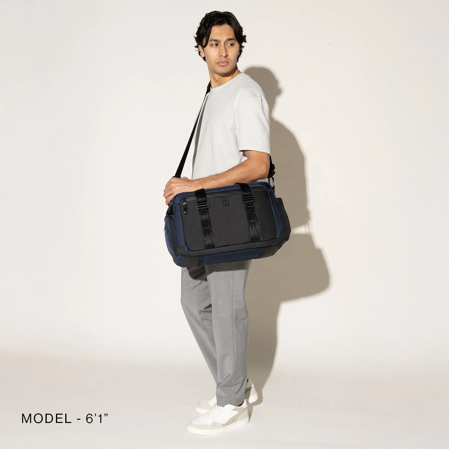 Travelpro® Altitude™ Day-to-Day Duffel (28 x 43 x 20 cm) - Image 13