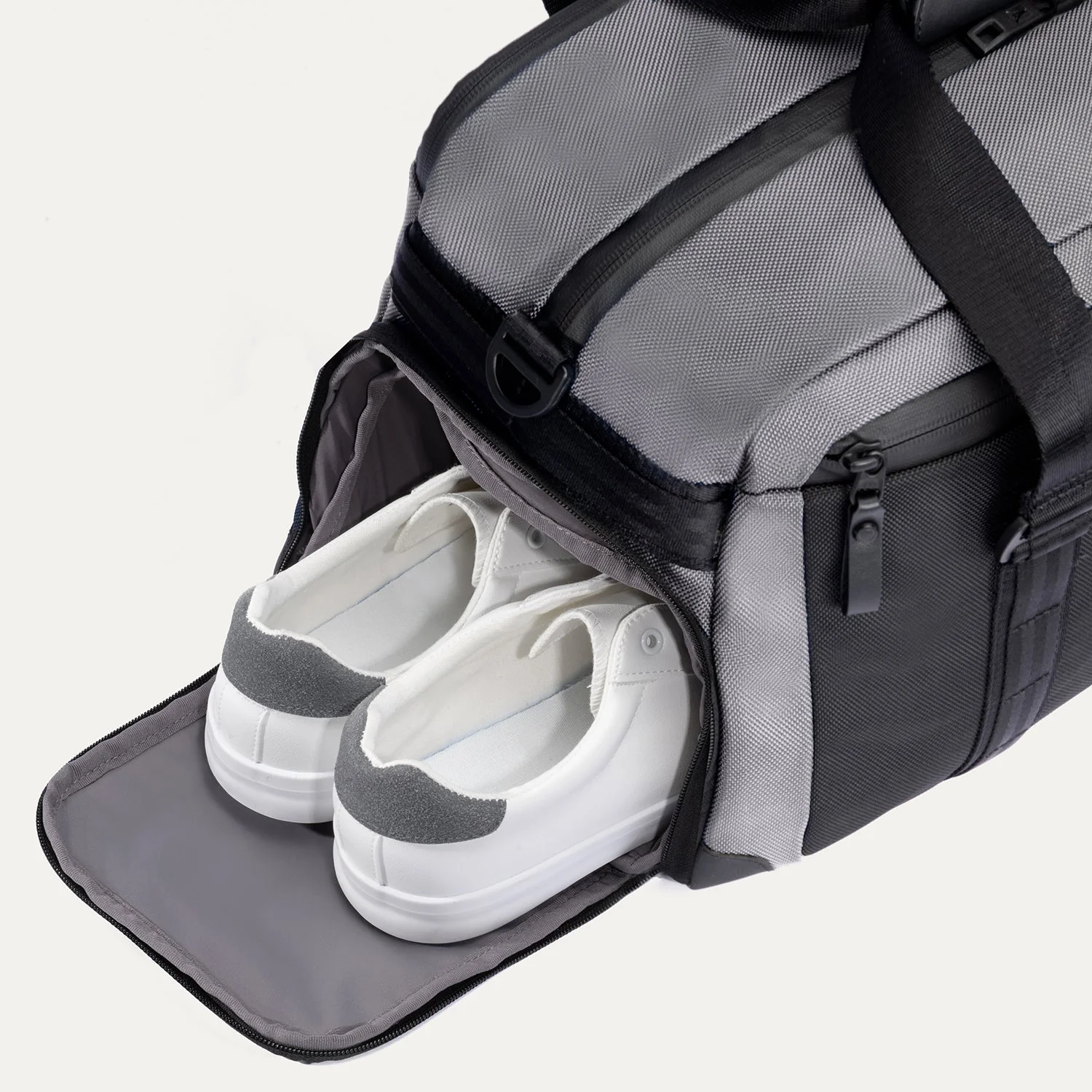Travelpro® Altitude™ Day-to-Day Duffel (28 x 43 x 20 cm) - Image 20