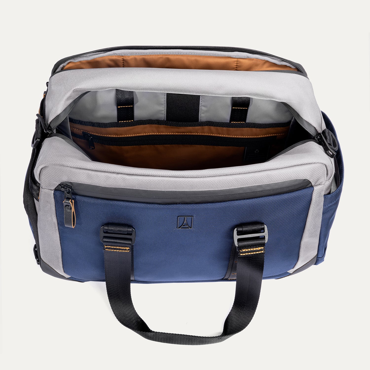 Travelpro® Altitude™ Day-to-Day Duffel (28 x 43 x 20 cm) - Image 3