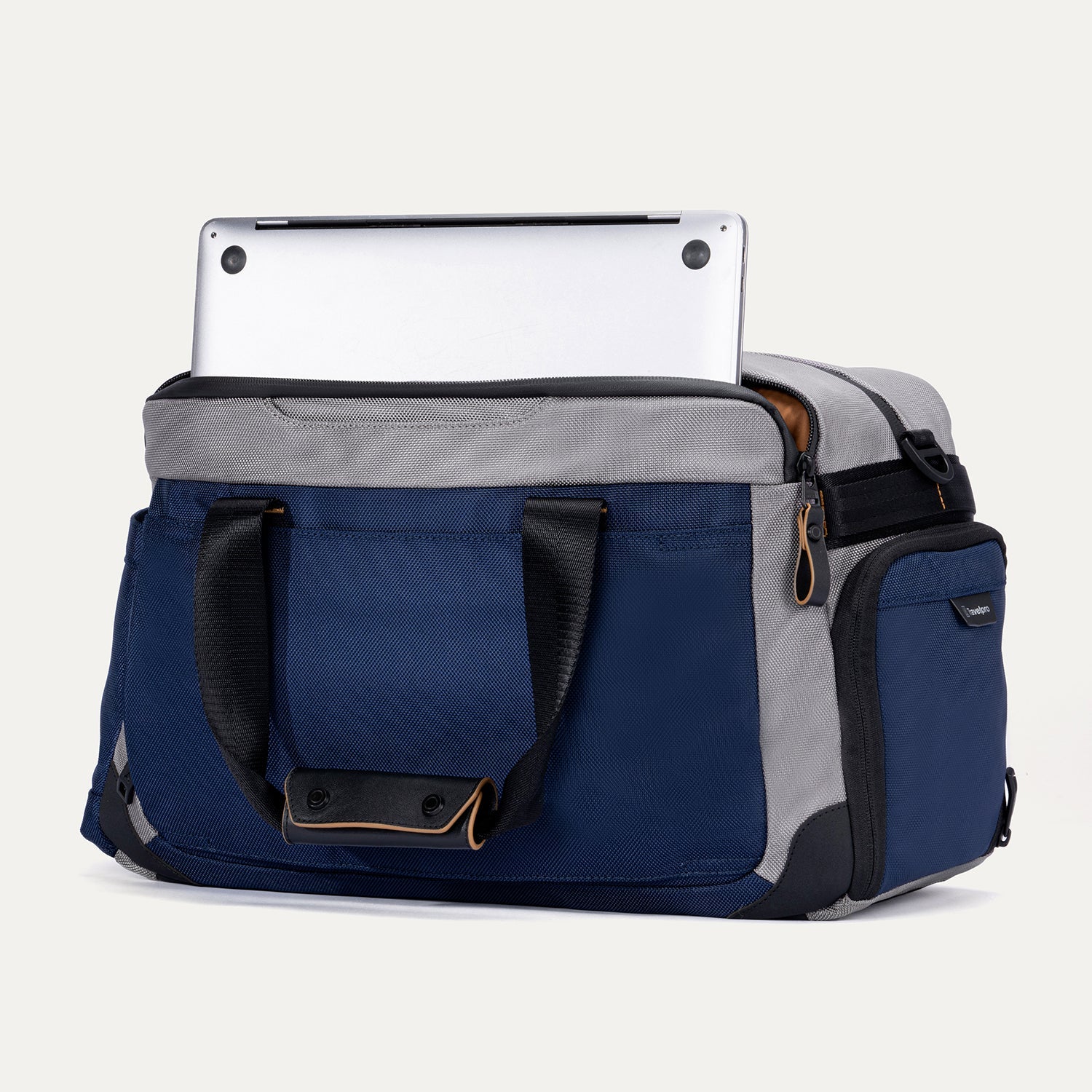 Travelpro® Altitude™ Day-to-Day Duffel (28 x 43 x 20 cm) - Image 5