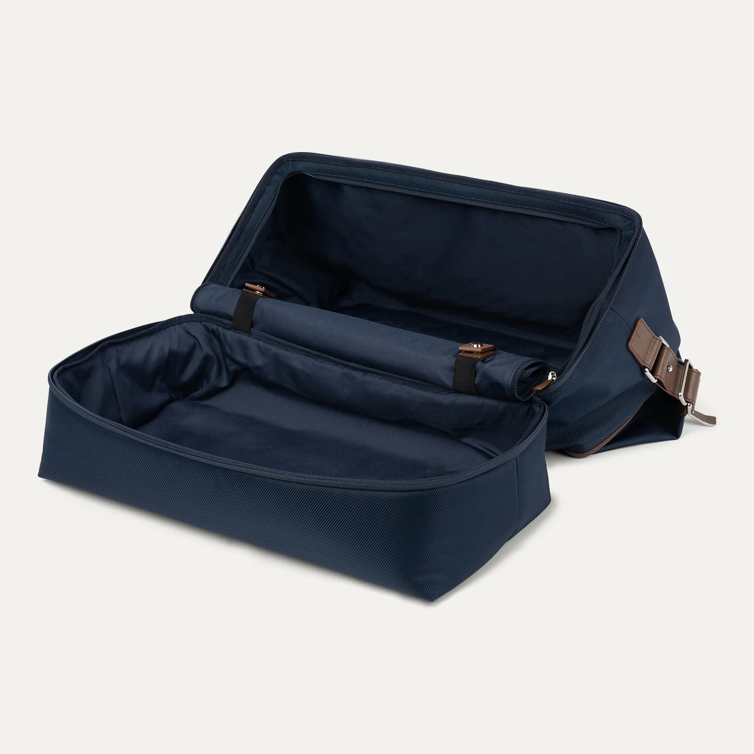 Travelpro® x Travel + Leisure® Drop-Bottom Weekender (38 x 47 x 23 cm ) - Image 15