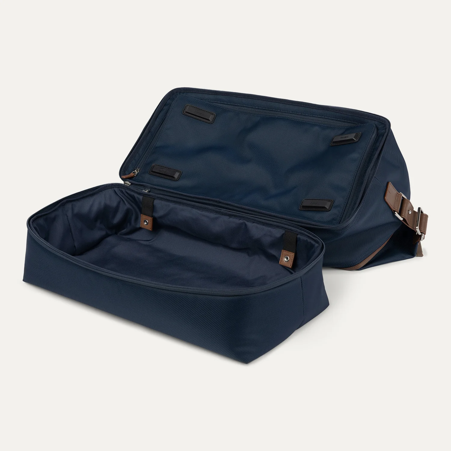 Travelpro® x Travel + Leisure® Drop-Bottom Weekender (38 x 47 x 23 cm ) - Image 16