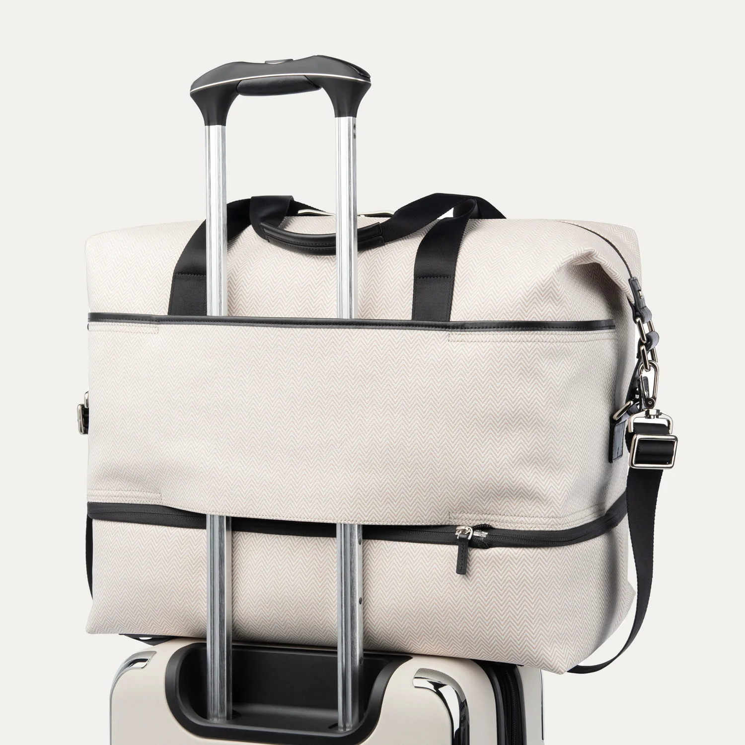 Travelpro® x Travel + Leisure® Drop-Bottom Weekender (38 x 47 x 23 cm ) - Image 6