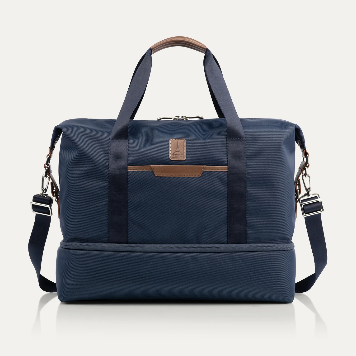 Travelpro® x Travel + Leisure® Drop-Bottom Weekender (38 x 47 x 23 cm ) - Image 9